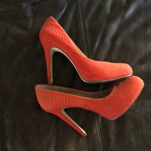 Red pumps